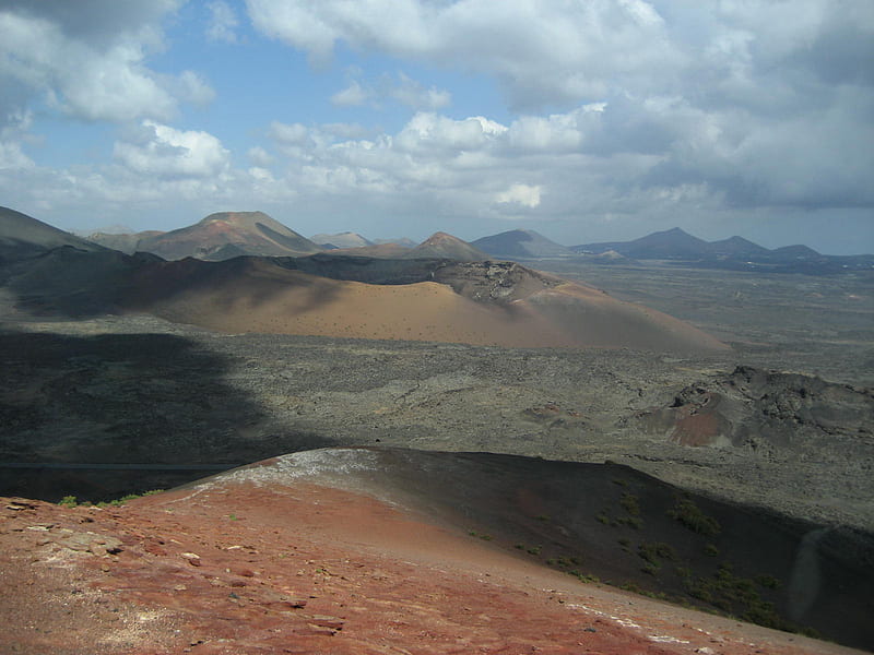 Timanfaya Lanzarote, red, vulcano, cloud, view, colors, bonito, lanzarote, sky, clouds, mountain, graphy, nature, blue, HD wallpaper
