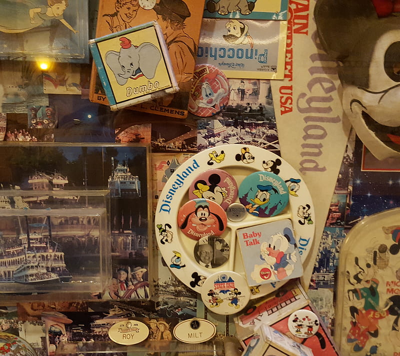Disney Memorabilia, art, baby, cartoon, case, castle, classic, collect, collectable, collection, disneyland, donald, dumbo, family, glass, goofy, kids, land, mickey, minnie, name, old, original, park, pinocchio, pins, plate, pluto, rabbit, roger, tag, theme, toy, toys, trade, trading, usa, vintage, wall, HD wallpaper