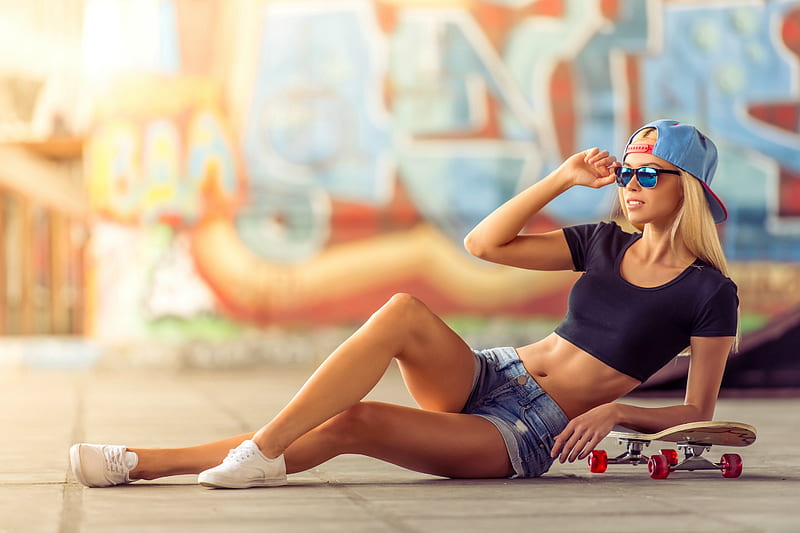 Summer Girl with her Skateboard, jeans, model, skateboard, shorts, blonde, hat, HD wallpaper