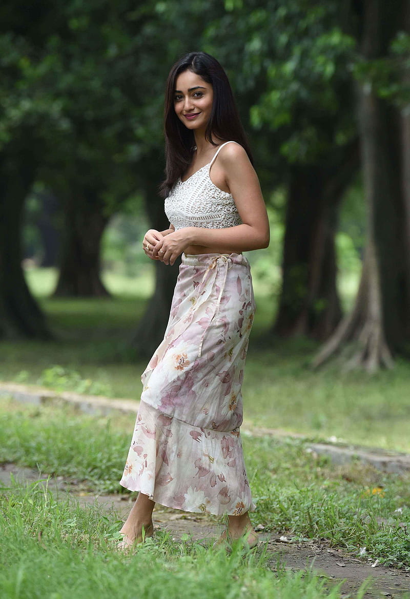 Tridha, Telugu actress, day dress, HD phone wallpaper