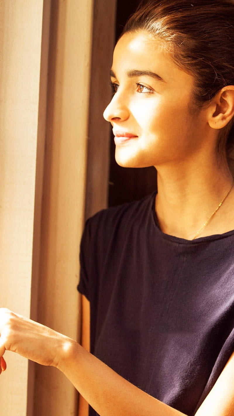 Hopeful Alia Bhatt , sunlight, celebrity, bollywood, indian actress, bonito, cute, alia bhatt, HD phone wallpaper