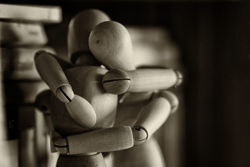 two wooden dummy hugging figures, HD wallpaper