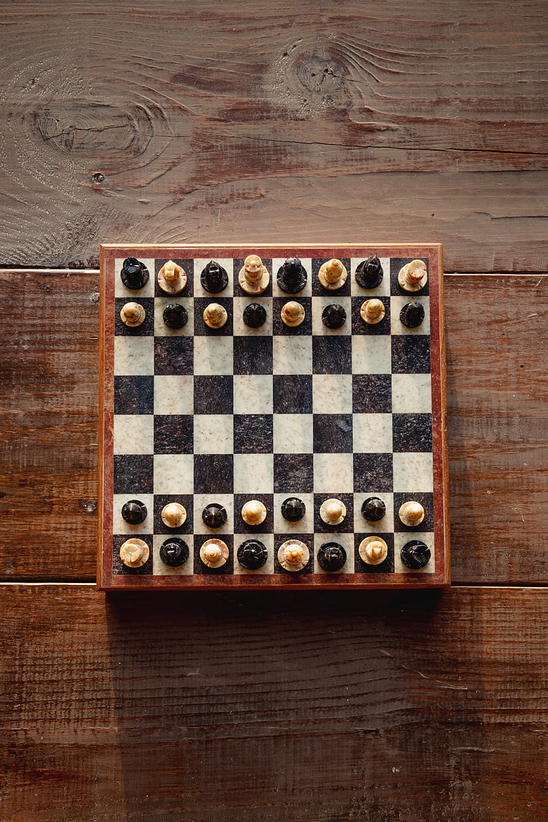 FREEIOS7, chess-board-wood - parallax HD iPhone iPad wallpaper