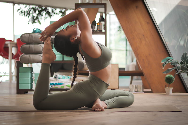 woman doing yoga, HD wallpaper