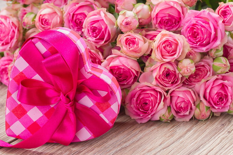 Pile Of Pink Roses, still life, ribbon, heart, box, roses, pink, wood, HD wallpaper