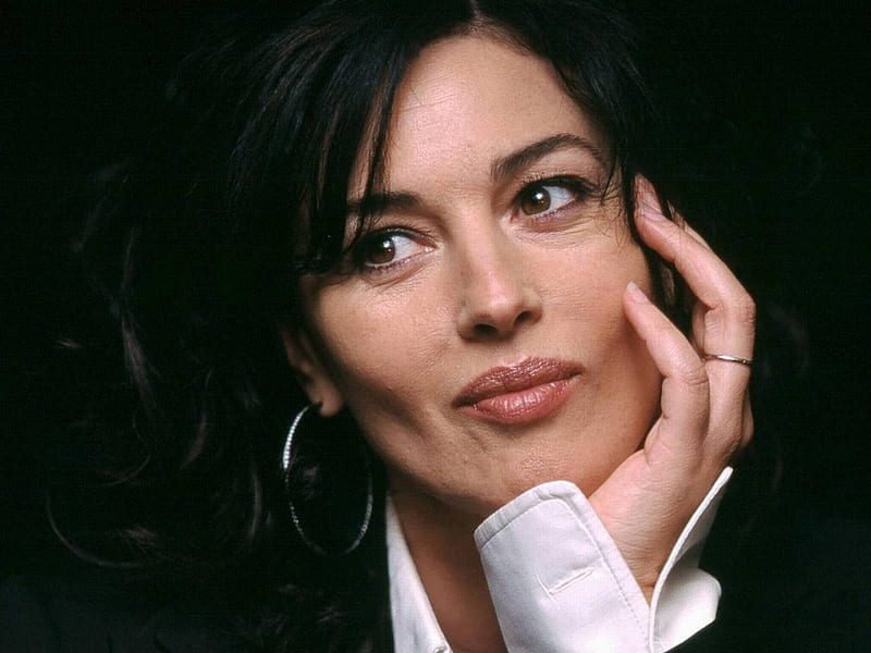 https://w0.peakpx.com/wallpaper/504/48/HD-wallpaper-monica-bellucci-beauty-face-latin-female-babe-model-monica-bellucci-beautiful-woman-sexy-hot-beauty-face.jpg