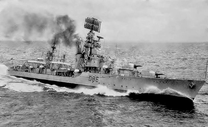 WORLD OF WARSHIPS BATTLE CLASS DESTROYER HMS AGINCOURT, maiin guns remain, sea cat, open bridge, new 965 radar, HD wallpaper