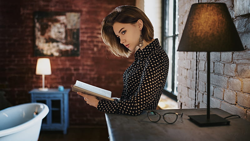 Gorgeous Girl With Book Looking Away, girls, model, HD wallpaper