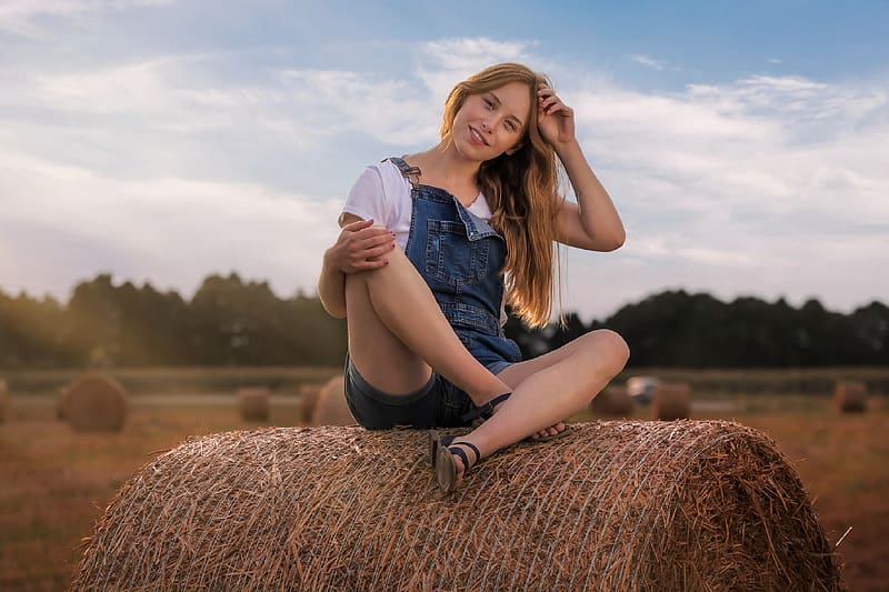 The Farmer's Daughter, model, haybale, blonde, shorts, smile, HD wallpaper