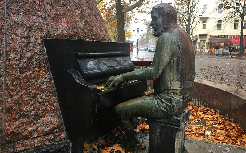 Autumn Pianist in Germany, Germany, piano, pianist, sculpture, autumn, HD wallpaper