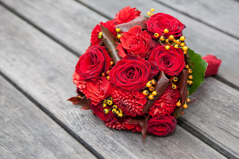 Bouquet of flowers, red, autumn, berry, bouquet, rose, yellow, wood, HD wallpaper