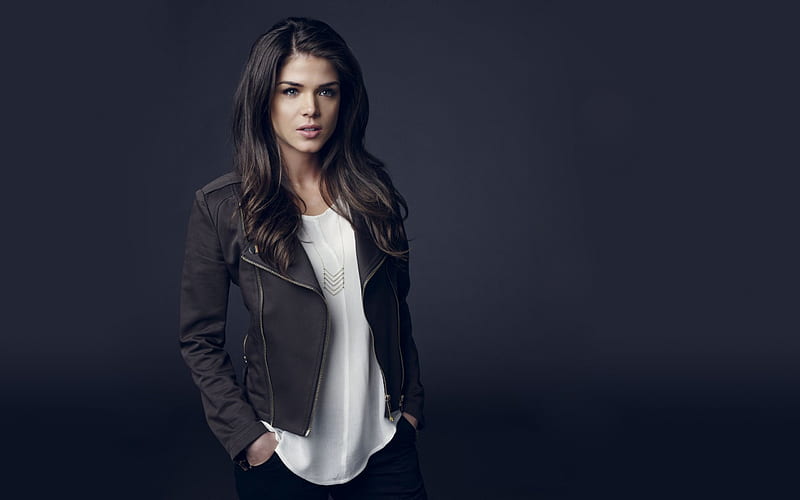 Marie Avgeropoulos, brunettes, canadians, models, actress, gradient background, leather jacket, HD wallpaper