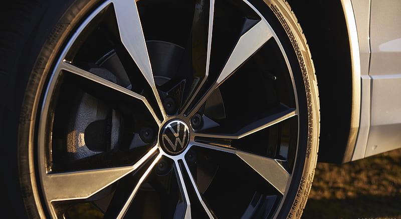 2022 Volkswagen Tiguan SEL R-Line (Color: Oryx White) - Wheel , car, HD wallpaper
