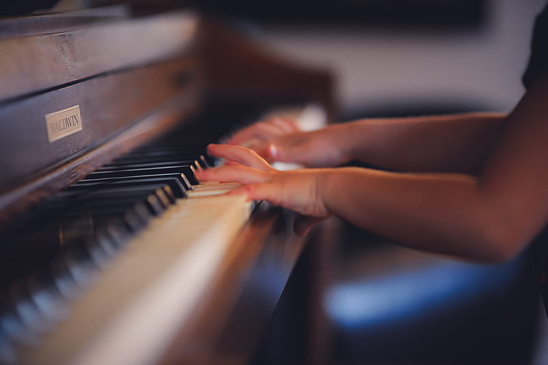 person playing upright piano, HD wallpaper