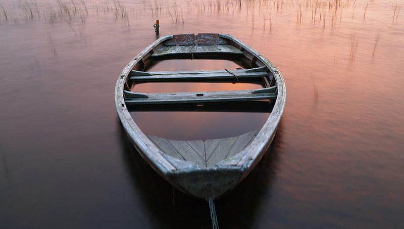 Boat in Sweden, boat, reflection, sweden, abandoned, HD wallpaper