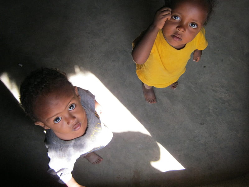 Curious Orphans, orphans, children, sad, babies, ethiopian, ethiopia, poverty, HD wallpaper