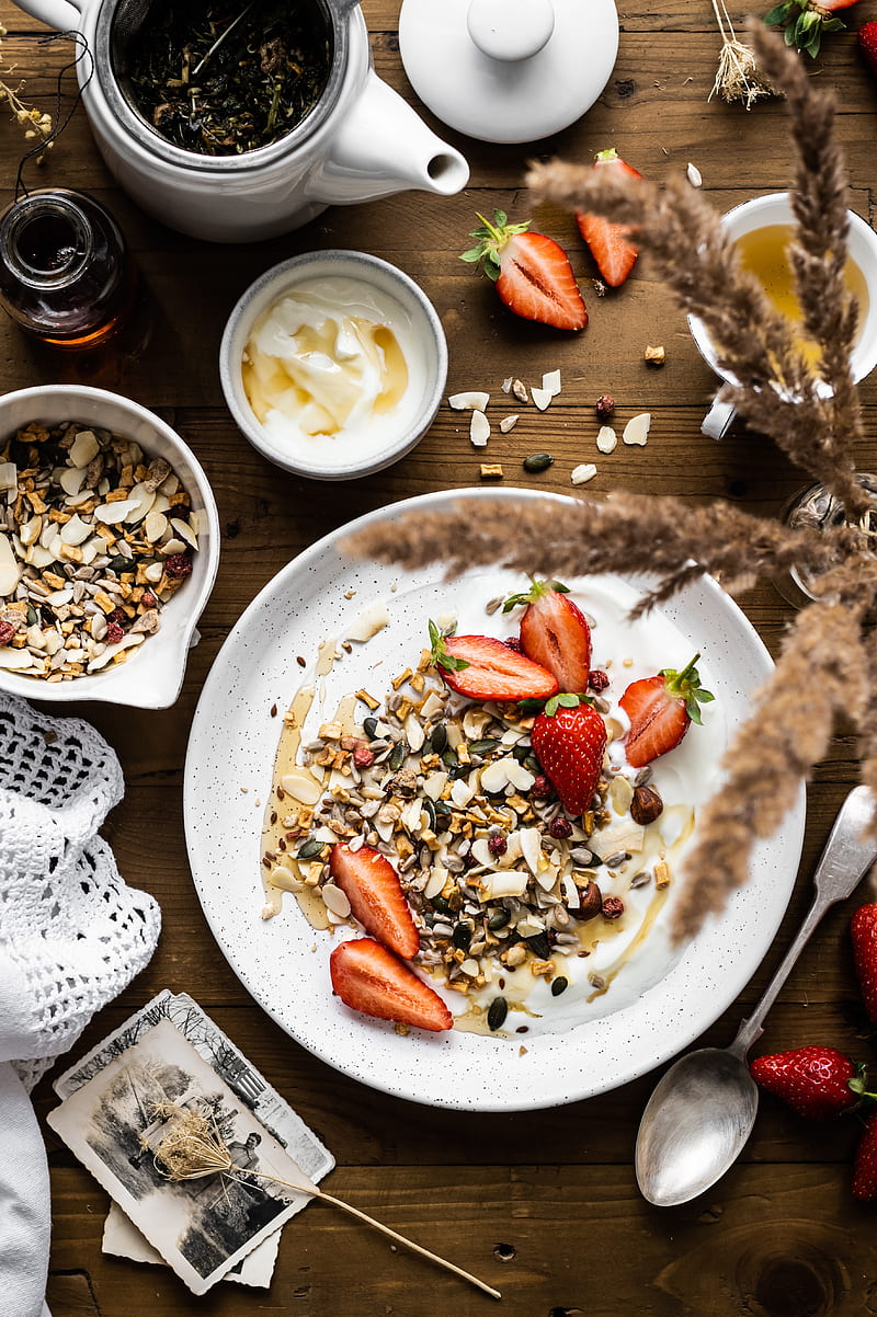 strawberries, berries, muesli, plate, breakfast, aesthetics, HD phone wallpaper