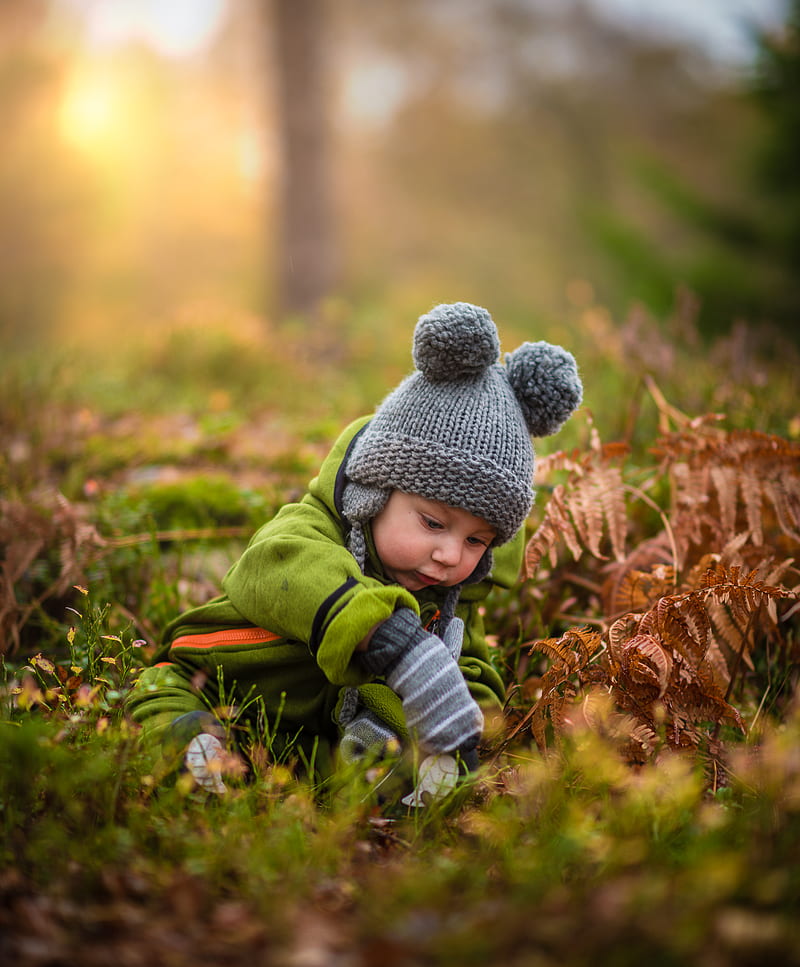 selective focus of baby on green grass field, HD phone wallpaper
