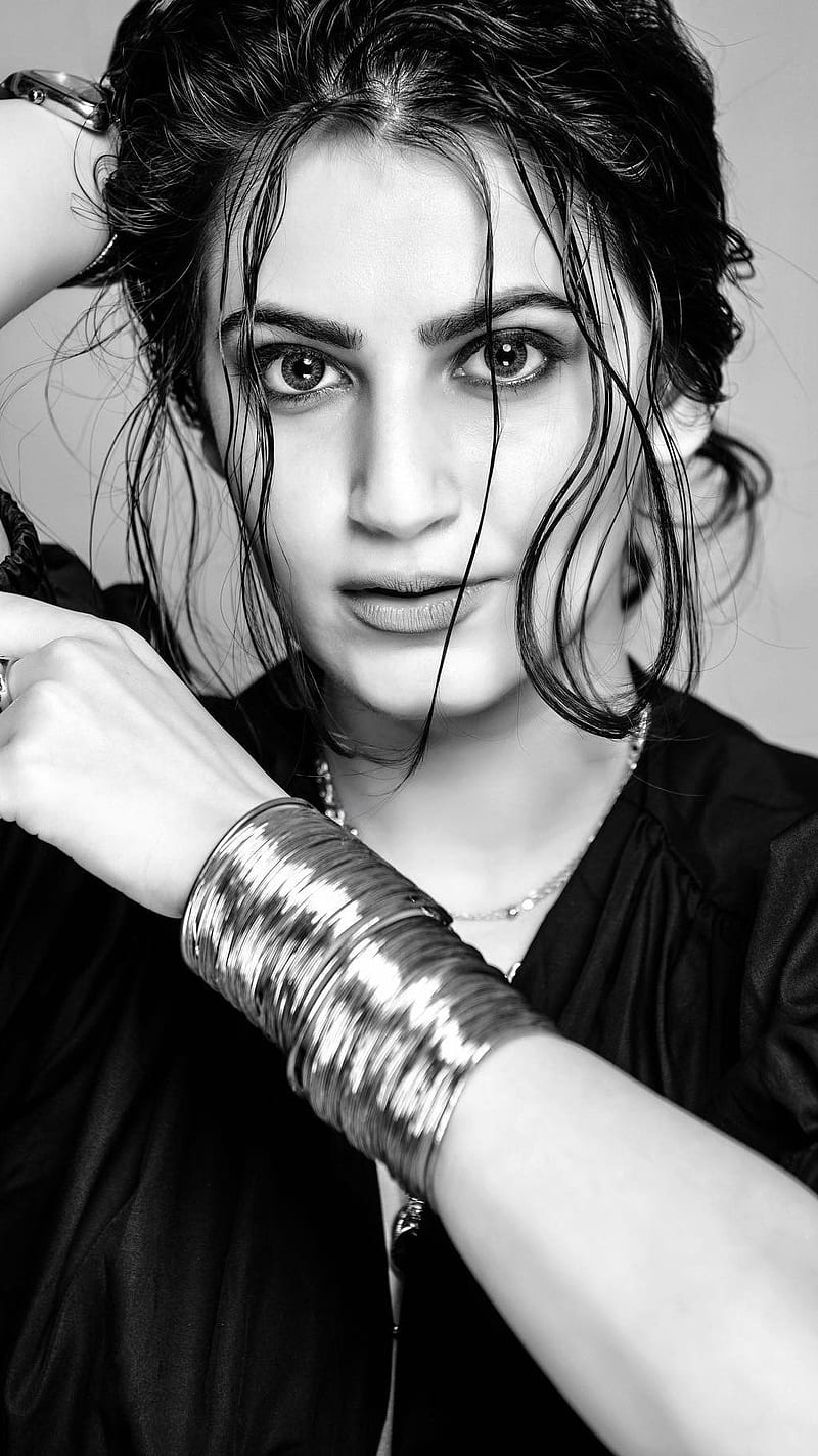 Shivaleeka Oberoi , bollywood actress, HD phone wallpaper
