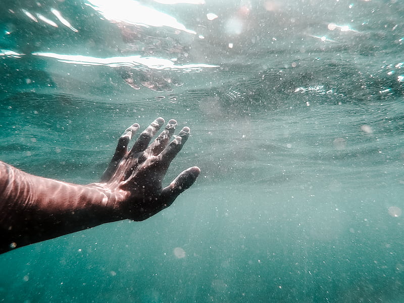 human left hand on body of water, HD wallpaper