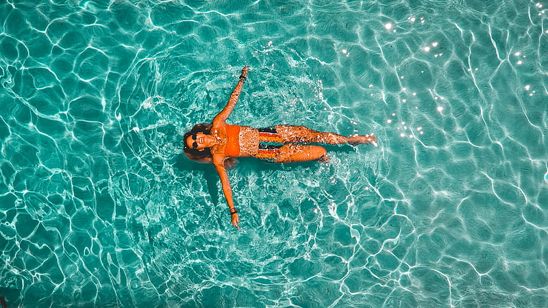 woman swimming alone in body of water, HD wallpaper