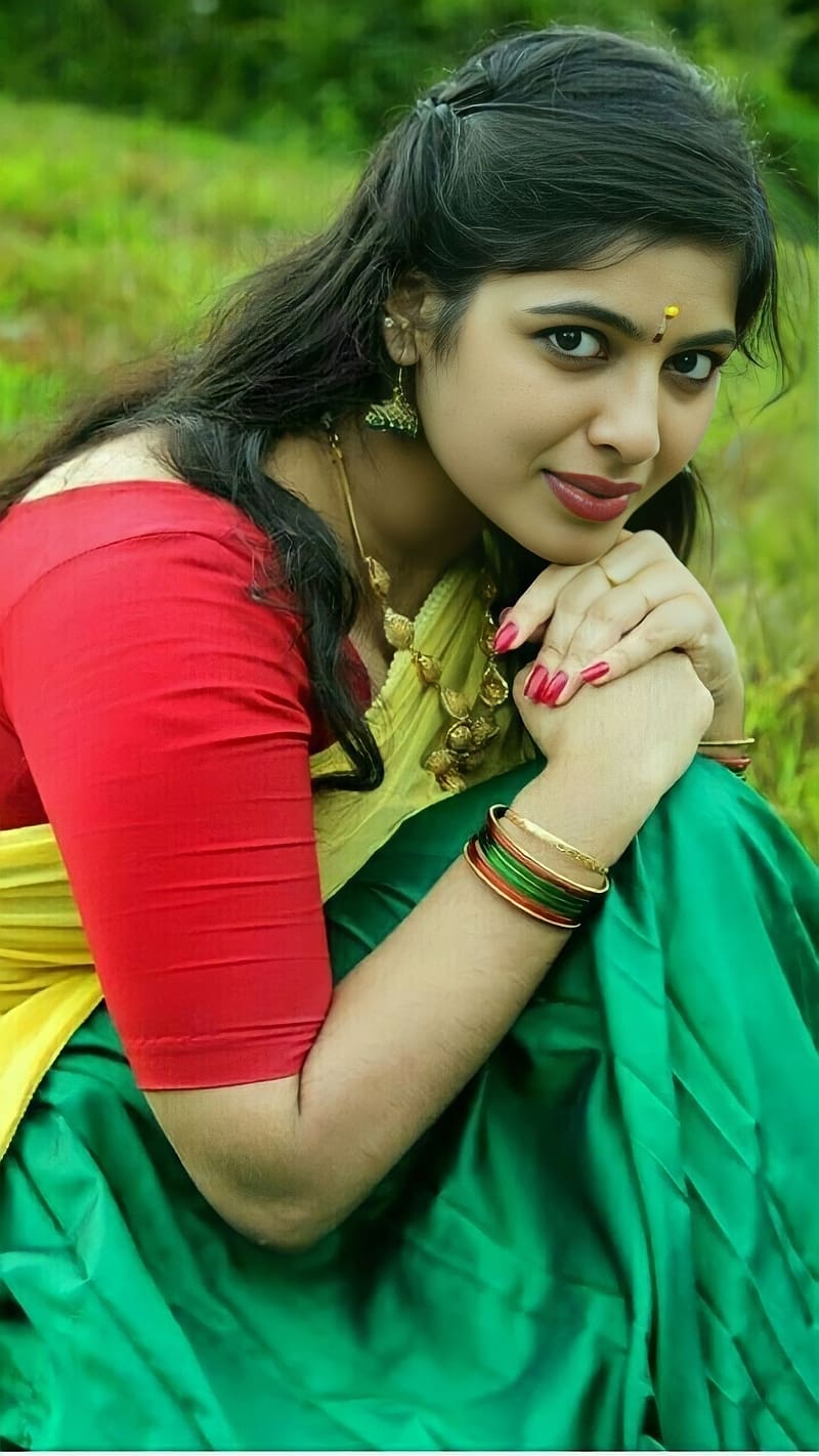 Swati Sanjeevan, malayalam model, saree beauty, HD phone wallpaper