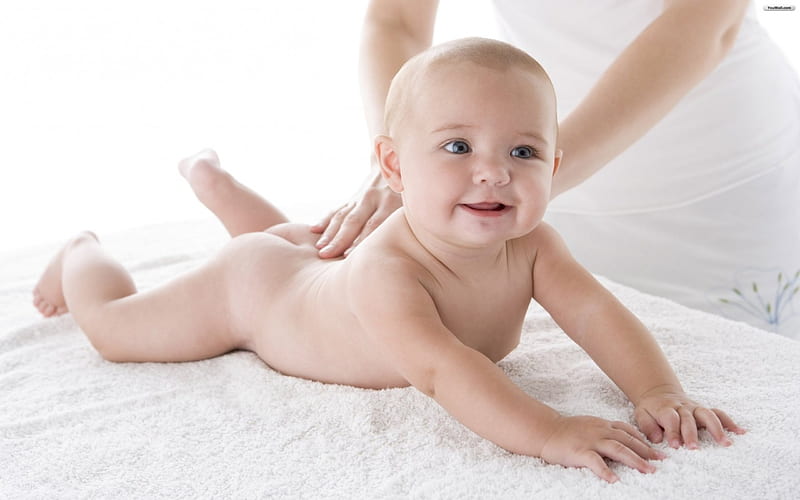 baby masseuse, masseuse, well- being, baby, massage, HD wallpaper