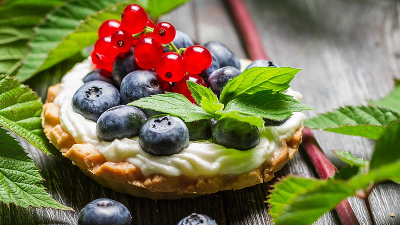 Blueberry Creamcheese Tart, creamcheese, abstract, dessert, fruit, bakery, leaves, crust, green, berries, blueberry, bunch, tart, blue, HD wallpaper