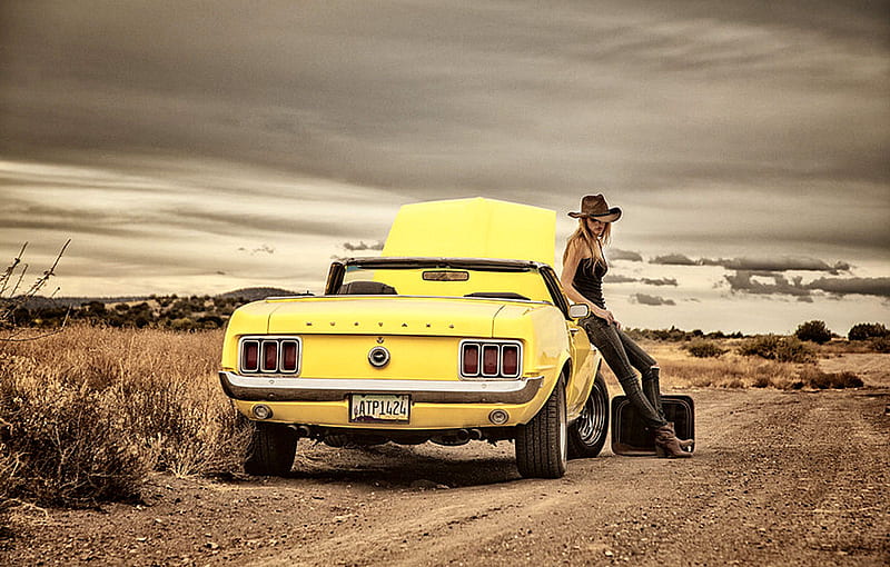 Broke Down Mustang . ., hats, cowgirl, suitcase, stalled, women, outdoors, mustang, ford, blondes, western, HD wallpaper