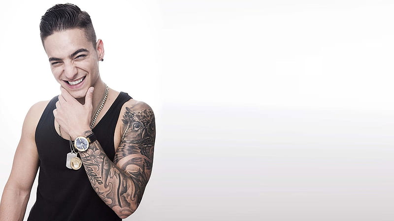 Smiley Ozuna Is Having Tattoos And Watch In Hand With Black Sleeveless Music, HD wallpaper