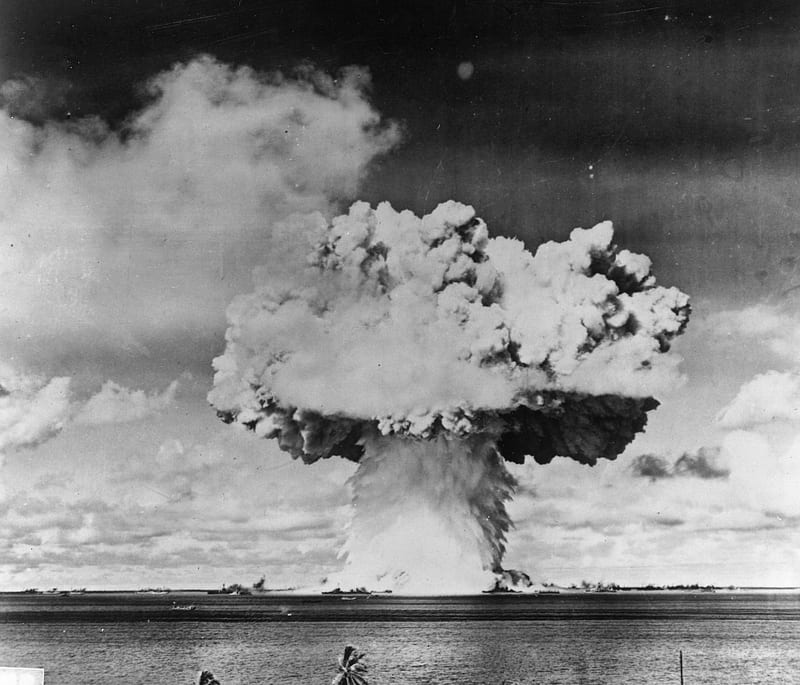 Atomic Blast-black and white, island, bomb, test, ocean, HD wallpaper
