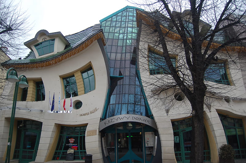 The Krzywy Domek (Real house no joke), sopot, hotel, restorant, crasy building, poland, HD wallpaper