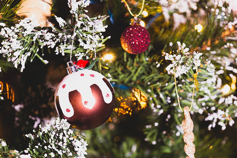 red and white polka dot christmas baubles, HD wallpaper