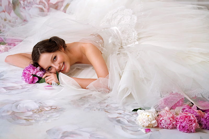 Beautiful Bride, wedding dress, bride, bonito, peony, brunette, flower, flowers, beauty, white dress, white, pink, HD wallpaper