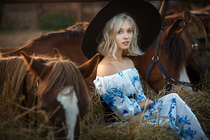 Exclusive: Brooke Hogan by Liane Hurvitz in 'Outdoor Glam' – Fashion Gone  Rogue | Horse photography poses, Pictures with horses, Studio portrait  photography