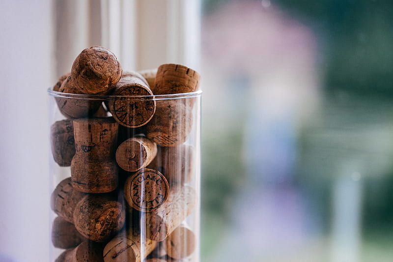 brown cork lot on glass container, HD wallpaper