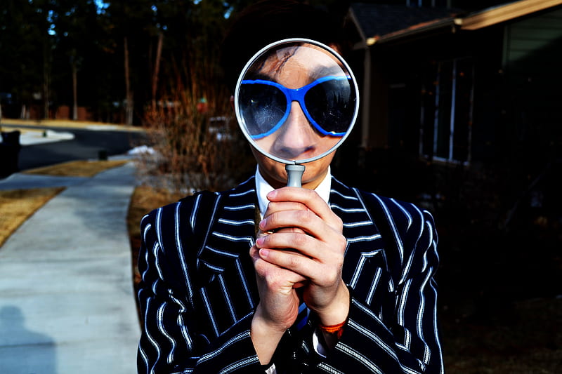 person using magnifying glass enlarging the appearance of his nose and sunglasses, HD wallpaper
