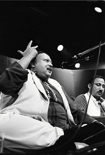 Nusrat Fateh Ali Khan | Nusrat fateh ali khan, History of pakistan,  Pakistani music