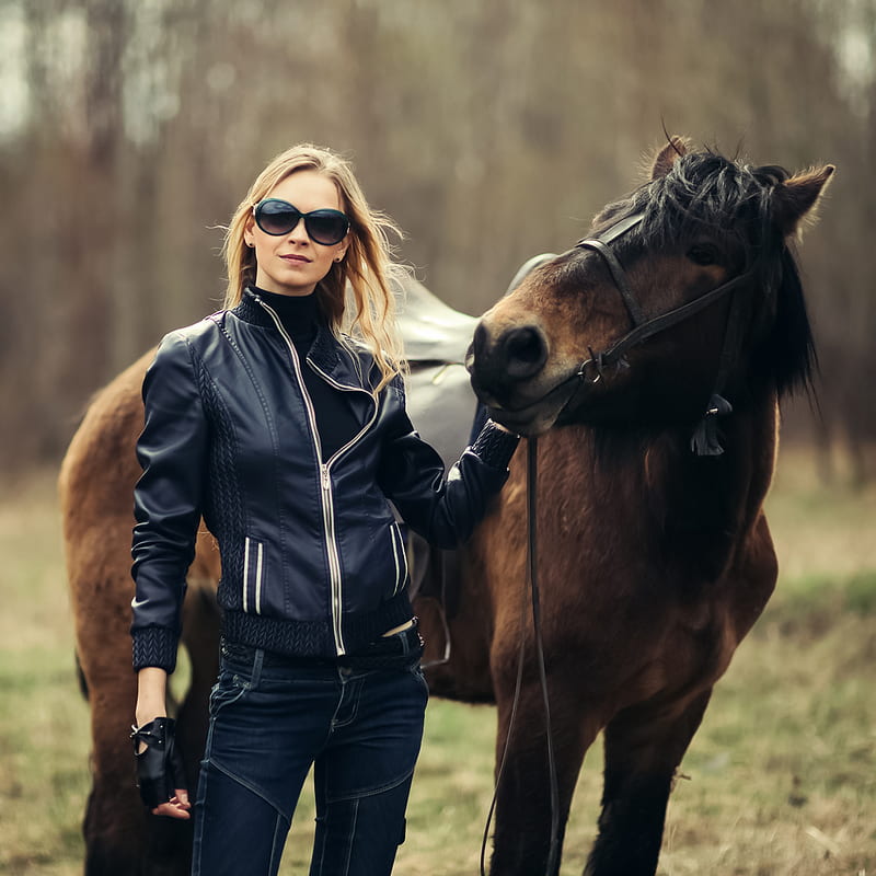 Joan Le Jan, women, blonde, long hair, sunglasses, smiling, leather jackets, gloves, black clothing, animals, horse, outdoors, women with horse, HD phone wallpaper