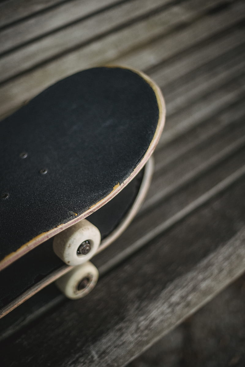 From above of wooden bench in park with skateboards standing on each other, HD phone wallpaper