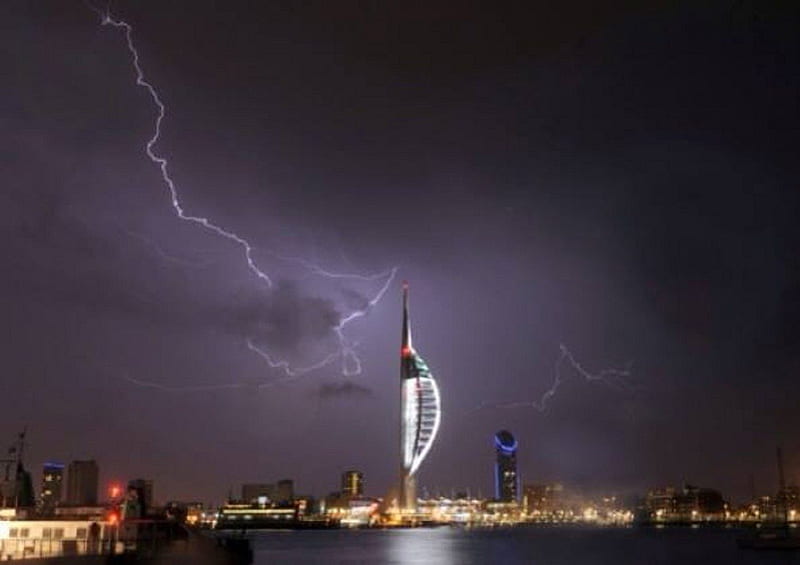 Portsmouth in the storm, portsmouth, night sky, lightening, storm, HD wallpaper