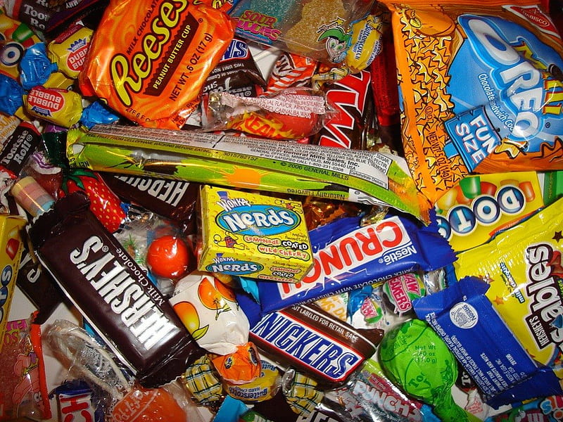 Halloween Candy, reeses, candy, candy corn, hersheys, trick or treat, nestle, halloween candy corn, HD wallpaper