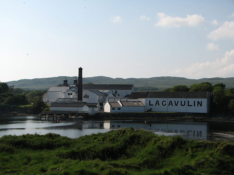 Scotland - Lagavulin Distillery, whisky, single malt, scotland, islay, HD wallpaper