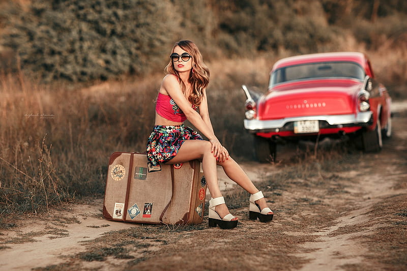 Stranded by a 1958 Studebaker Hawk, carros, hawk, girl, studebaker, luggage, HD wallpaper