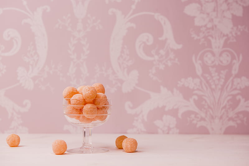 round candies on clear goblet, HD wallpaper