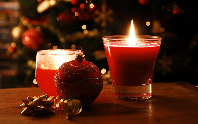 Đèn nến Giáng sinh là nét đẹp truyền thống của lễ hội. Hình ảnh sáng tạo về đèn nến Noel sẽ mang đến cảm xúc ấm áp và thăng hoa cho người xem.