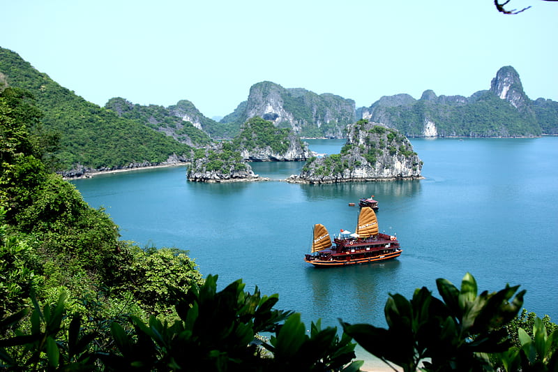 Asian Cruise Junk in Halong Bay, water, green, rock islands, junk, asian, trees, bay, blue, HD wallpaper