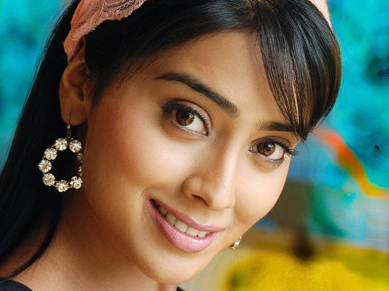 Shriya Saran HQ Wallpapers | Shriya Saran Wallpapers - 15599 - Oneindia  Wallpapers