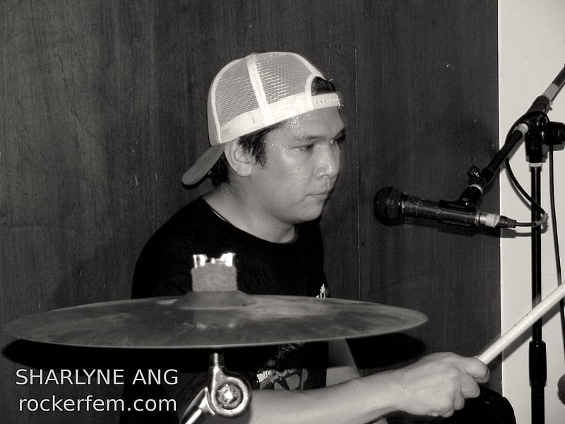 Mark Escueta of Rivermaya at Capone's, HD wallpaper