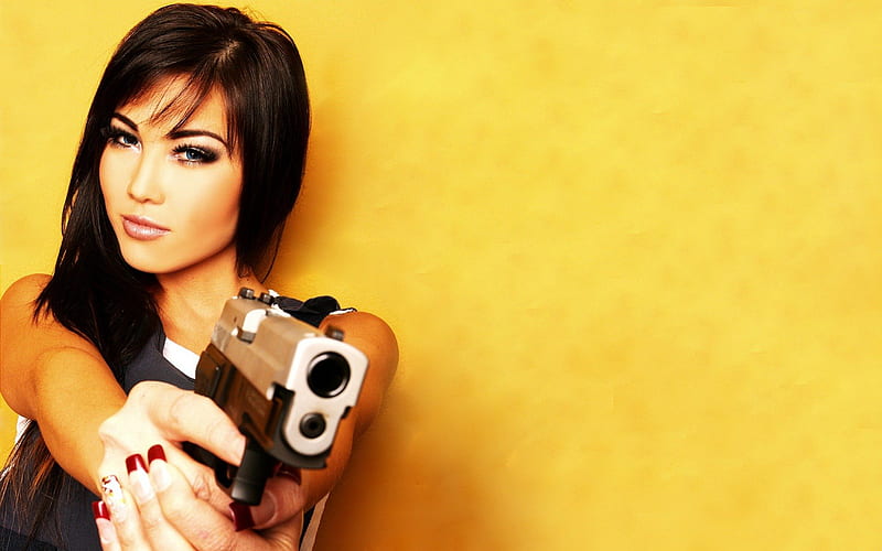 Lisa Fleming aiming with gun, aiming, fleming, gun, with, lisa, HD wallpaper